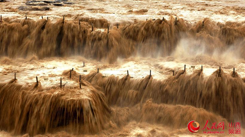 Heavy rains add to beauty of Hukou Waterfall