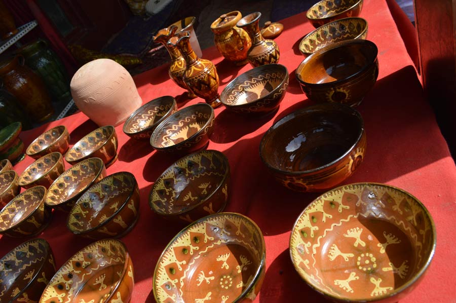 Young people try to revive traditional Kashgar pottery-making