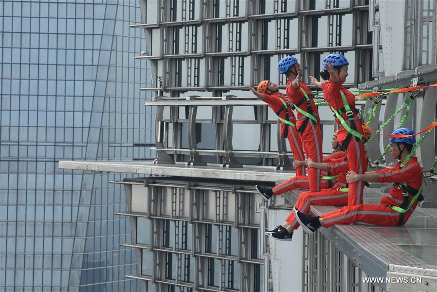 Glass skywalk in Shanghai starts trial run