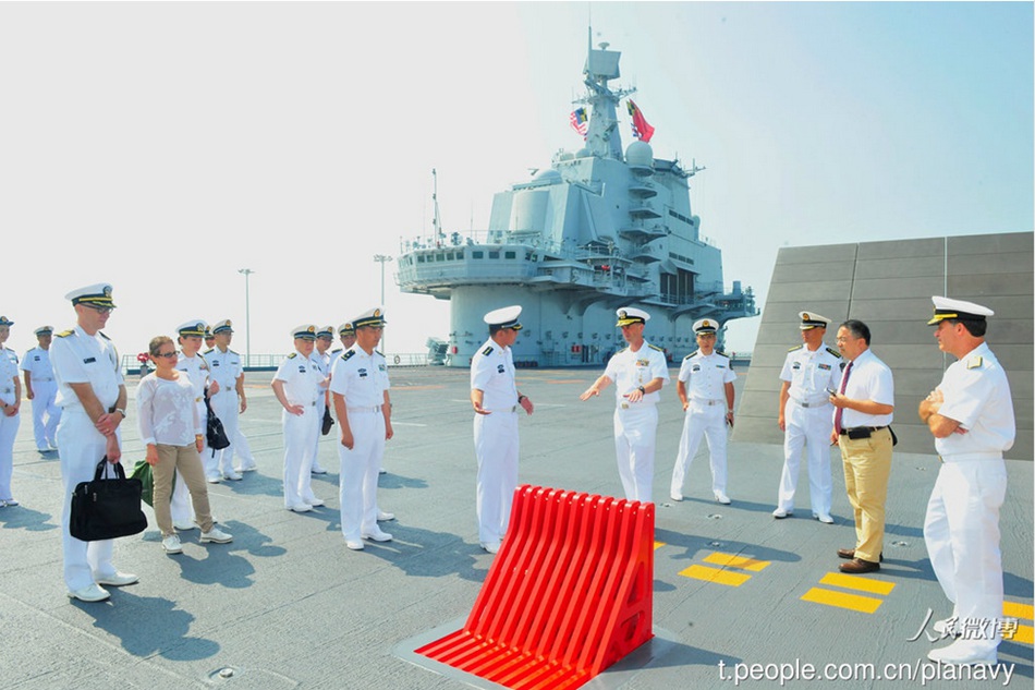 US Navy chief tours Liaoning aircraft carrier