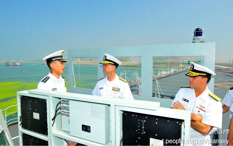 US Navy chief tours Liaoning aircraft carrier