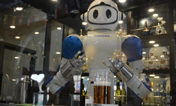 Robot to serve you at Qingdao Int'l Beer Festival