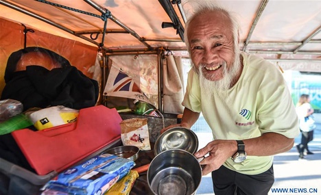60-year-old Chinese farmer cycles to Rio