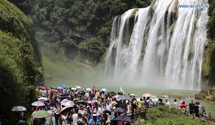 Huangguoshu Waterfall enters tourism peak time