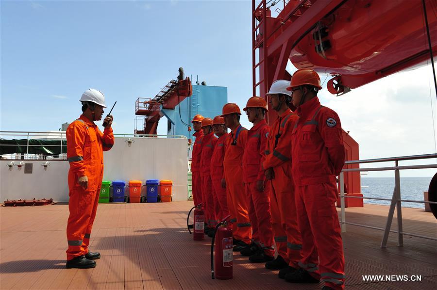 Chinese deep-sea explorer ship sails across equator