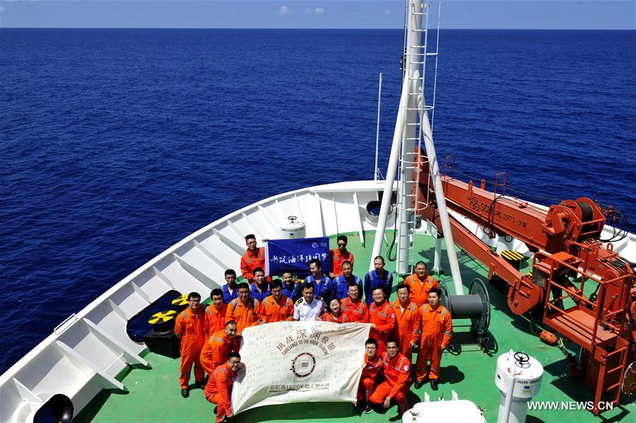 Chinese deep-sea explorer ship sails across equator