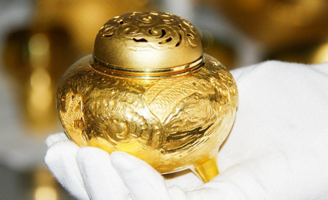 Imported gold artifacts seized by Chinese customs