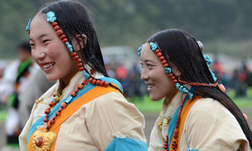 Herdsmen gather to sing and dance in Tibet