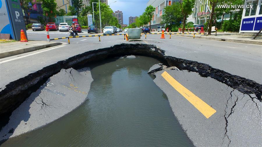 Road in E China's Jiangsu collapsed