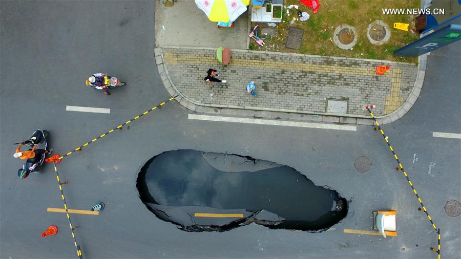 Road in E China's Jiangsu collapsed
