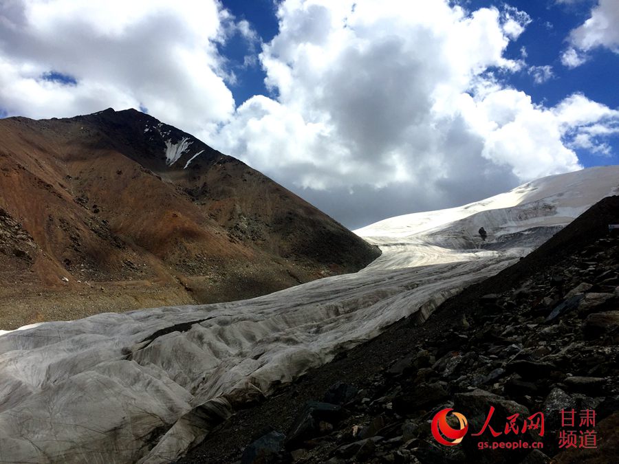 Amazing scenery of Gansu's Qiyi Glacier