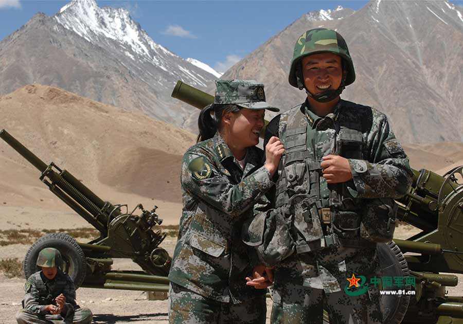 Chinese valentines: PLA soldiers stationed in border areas reunite with their wives
