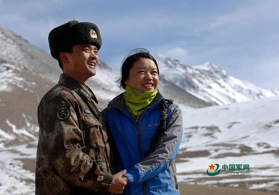Chinese valentines: PLA soldiers stationed in border areas reunite with their wives