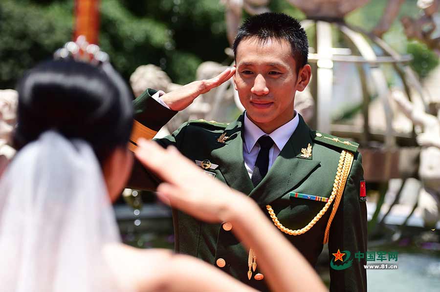 Chinese valentines: PLA soldiers stationed in border areas reunite with their wives