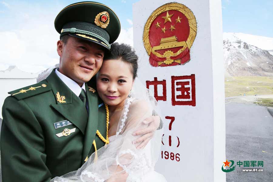 Chinese valentines: PLA soldiers stationed in border areas reunite with their wives
