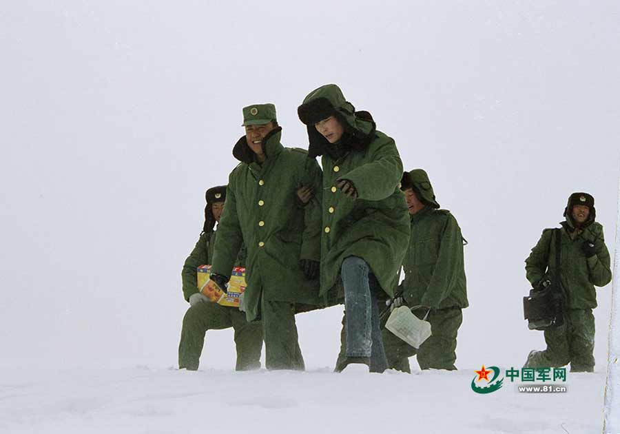 Chinese valentines: PLA soldiers stationed in border areas reunite with their wives