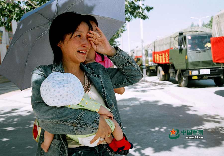 Chinese valentines: PLA soldiers stationed in border areas reunite with their wives