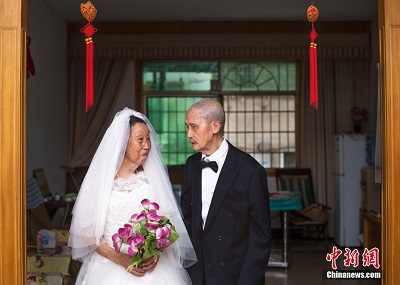 Heartwarming wedding pics of WWII Veterans
