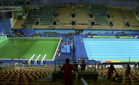 Green water in Rio Olympic swimming pool draws suspicions
