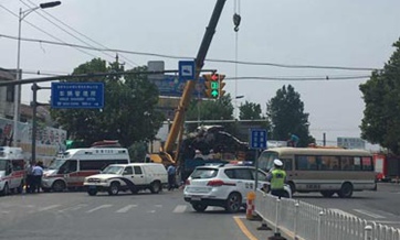 10 die in east China road accident