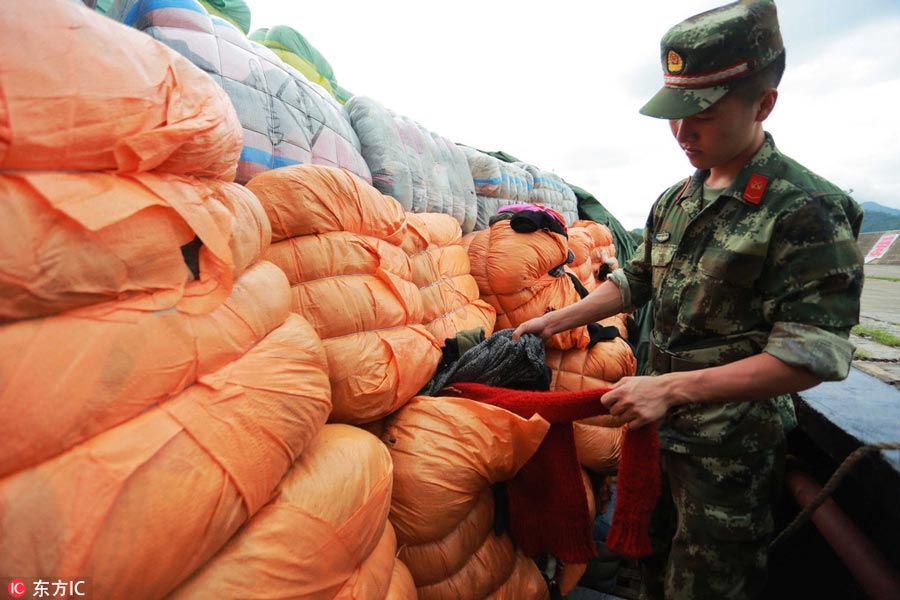 Shenzhen seizes 549 tons of illegally smuggled clothing, mainly obtained from landfills and morgues