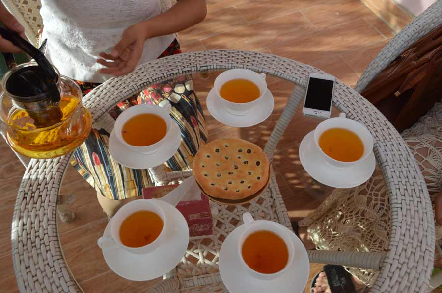 Century-old tea house welcomes guests in Kashgar
