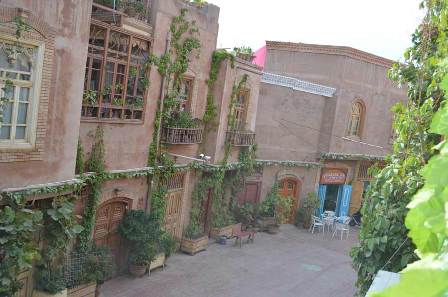 Century-old tea house welcomes guests in Kashgar