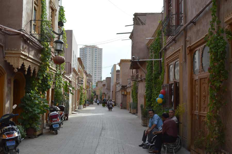 Century-old tea house welcomes guests in Kashgar