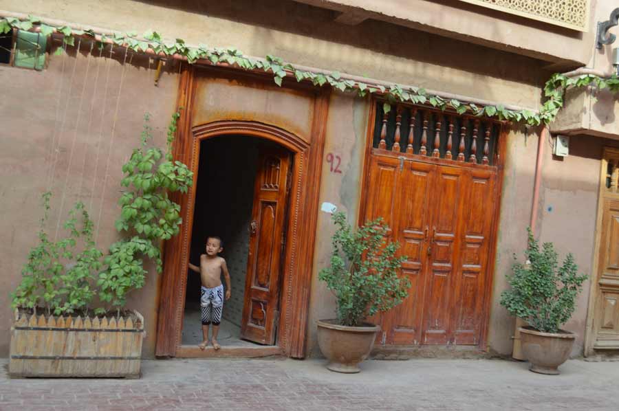 Century-old tea house welcomes guests in Kashgar