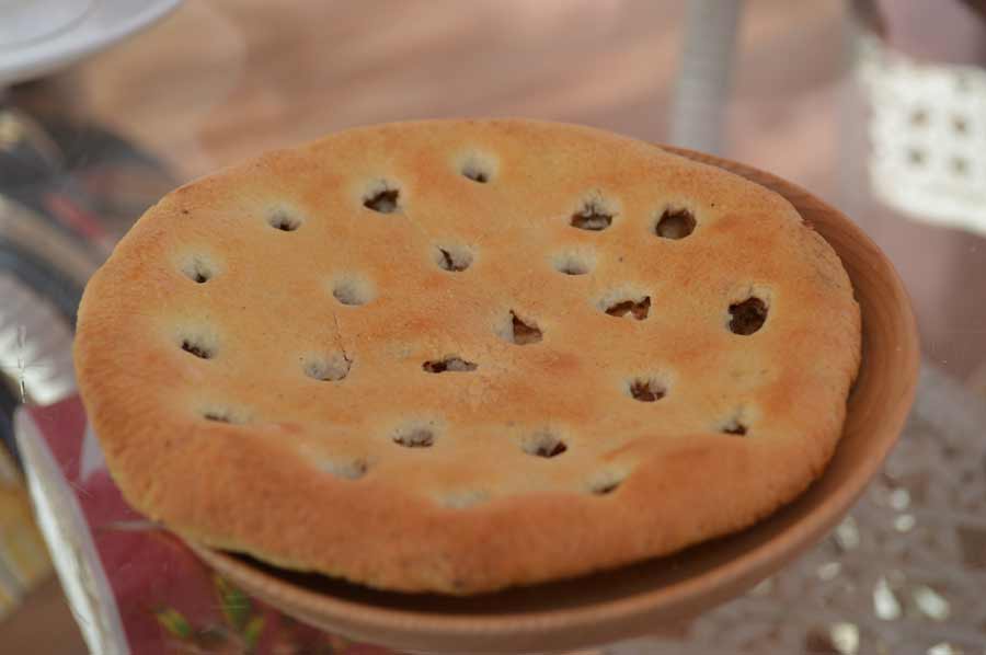 Century-old tea house welcomes guests in Kashgar