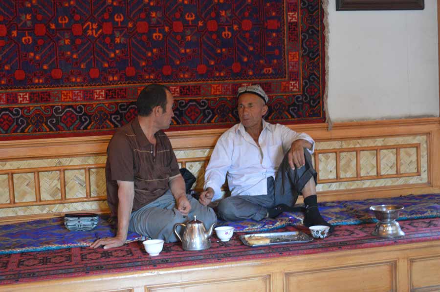 Century-old tea house welcomes guests in Kashgar