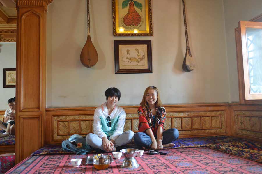 Century-old tea house welcomes guests in Kashgar