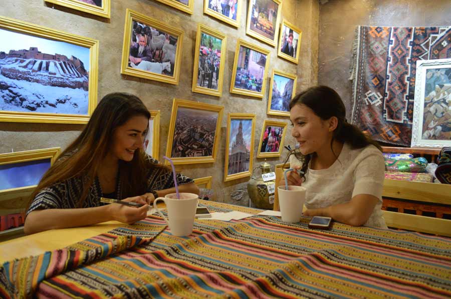 Century-old tea house welcomes guests in Kashgar