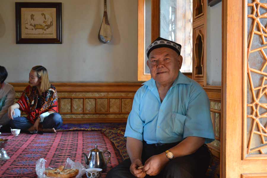 Century-old tea house welcomes guests in Kashgar