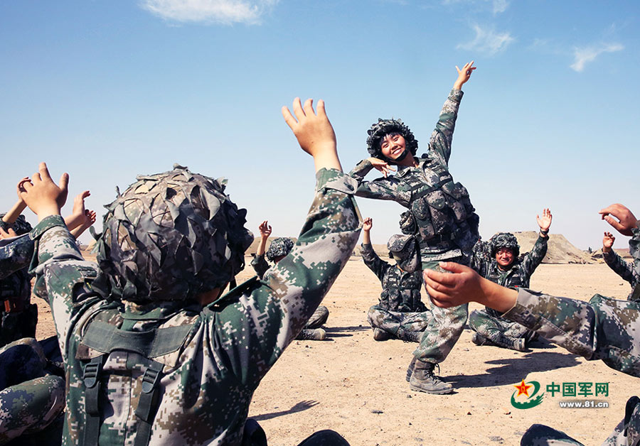 Female PLA soldiers train in Gobi Desert