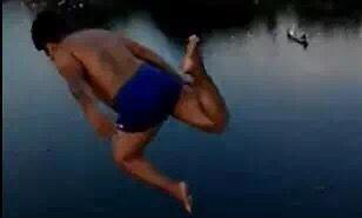 Teenaged diving fan jumps off bridge, breaks thoracic vertebra