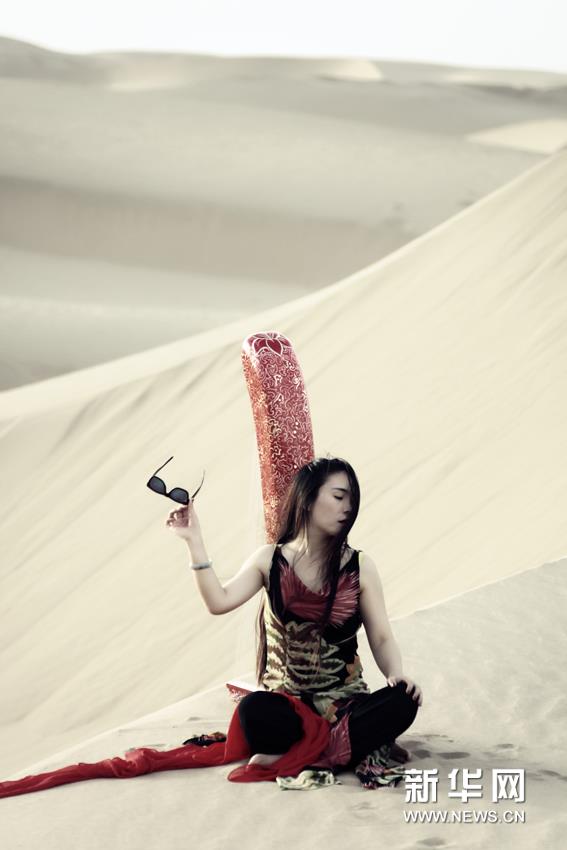 Ancient music rings out at desert concert in Xinjiang