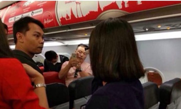 China to ban poorly-behaved tourists from traveling