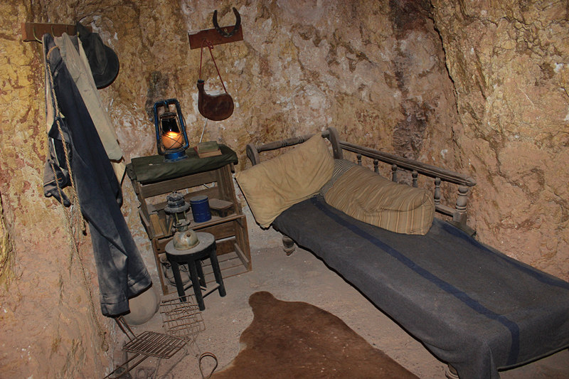 Explore the underground city along the historic path: Ummona Opal Mine &Museum