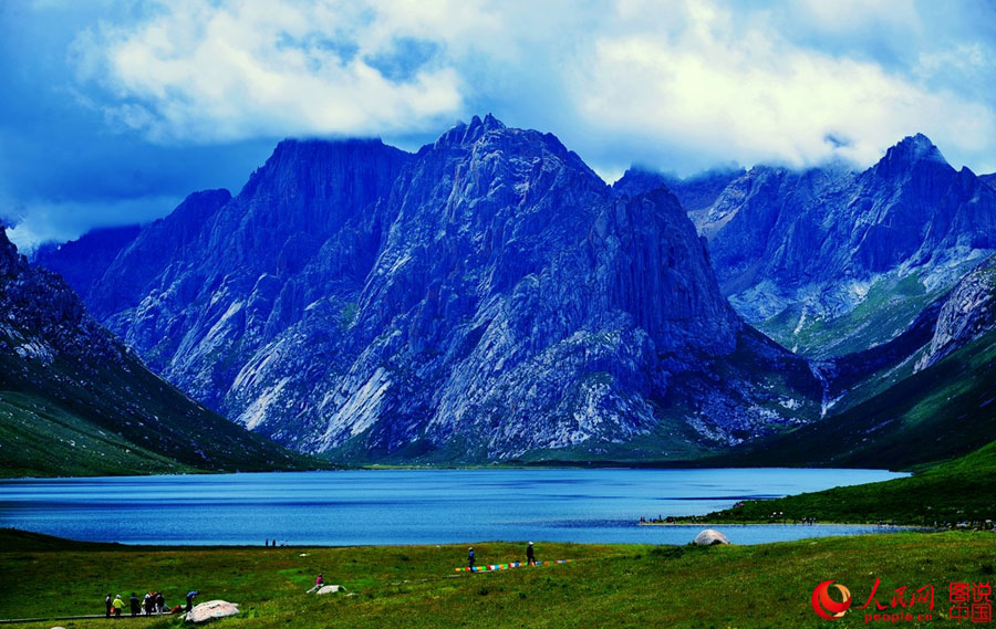 Nianboyuze Peak: majestic mountains, stunning lakes