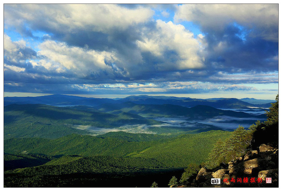 Magnificent sunrise over Daqing Mountain