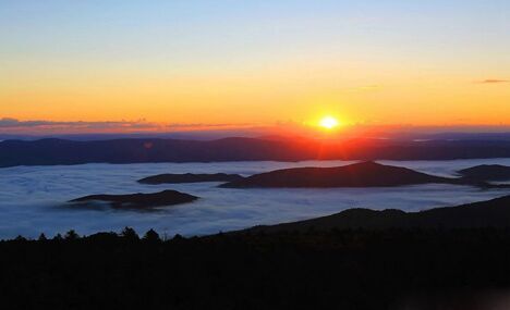 Magnificent sunrise over Daqing Mountain