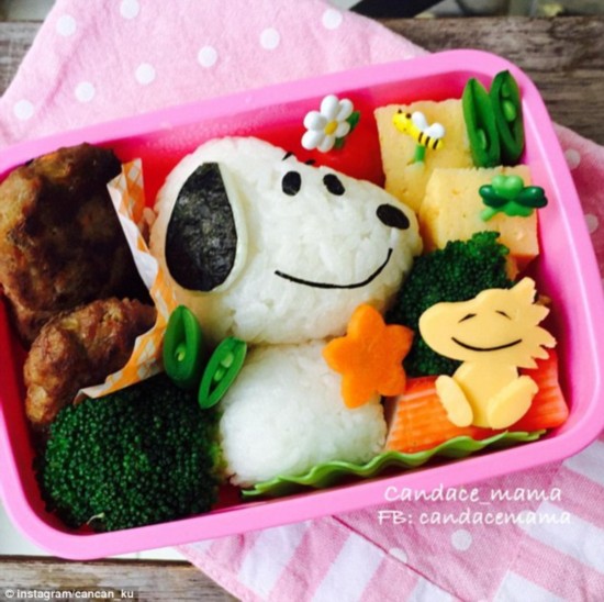 Mother prepares 'cartoon lunches' to encourage daughters to make friends