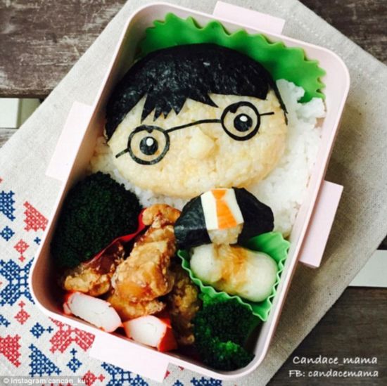 Mother prepares 'cartoon lunches' to encourage daughters to make friends