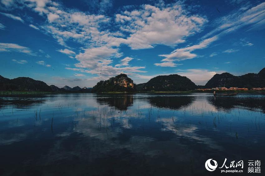 Green mountains and clear water in Puzhehei