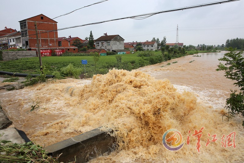 Precipitation Reaches 300mm in Local Area of Nanzhang County, Xiangyang City