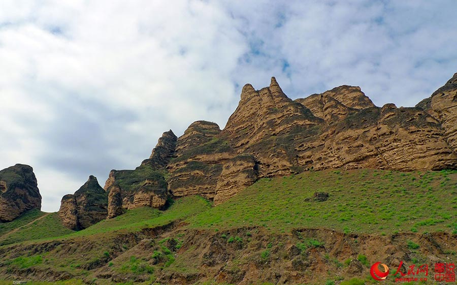 Divinely 'crafted' stone forest near Yellow River