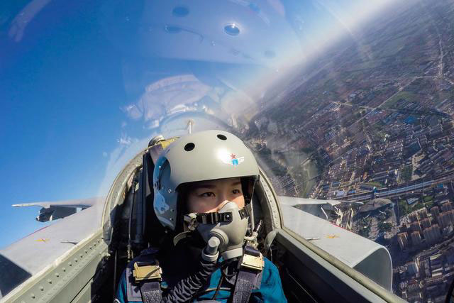 Chinese female pilots fly fighter-bomber JH-7 