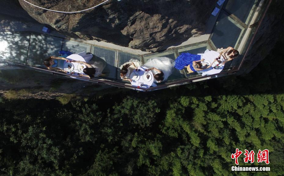 Take a sip of wine at the glass skywalk in Hunan