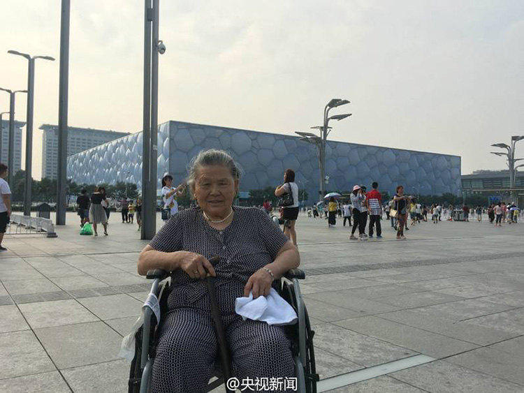 Young man accompanies wheelchair-bound grandmother to Beijing